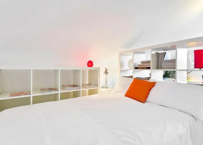 Zone 1! 2 Bed Duplex Apartment!
